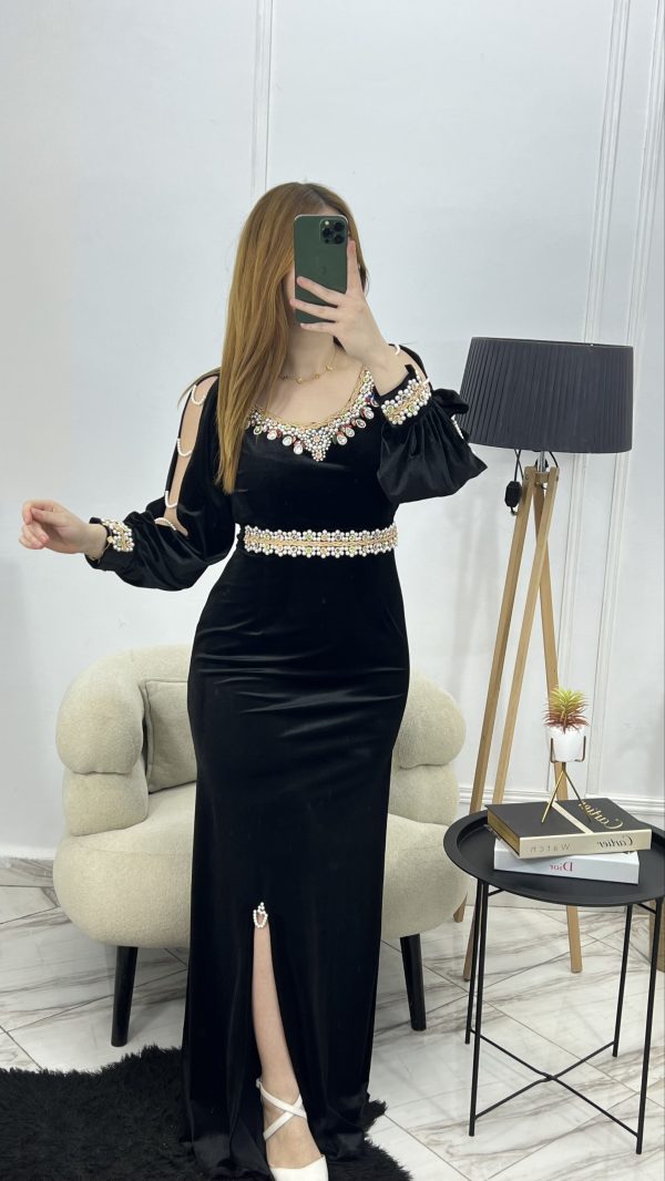 Veloria — Robe Longue en Velours avec Détails Strass