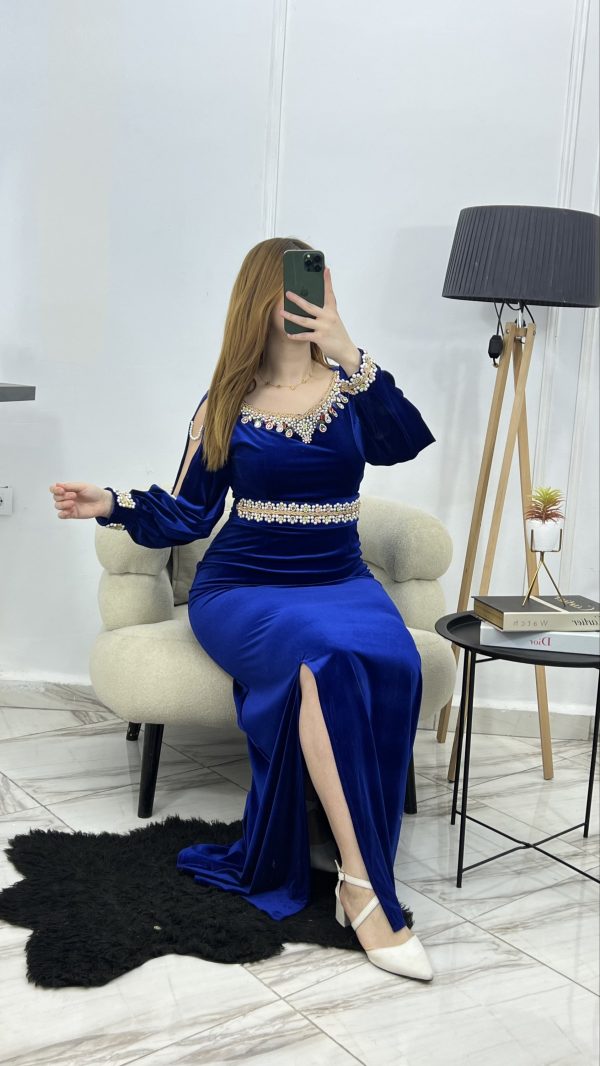 Veloria — Robe Longue en Velours avec Détails Strass