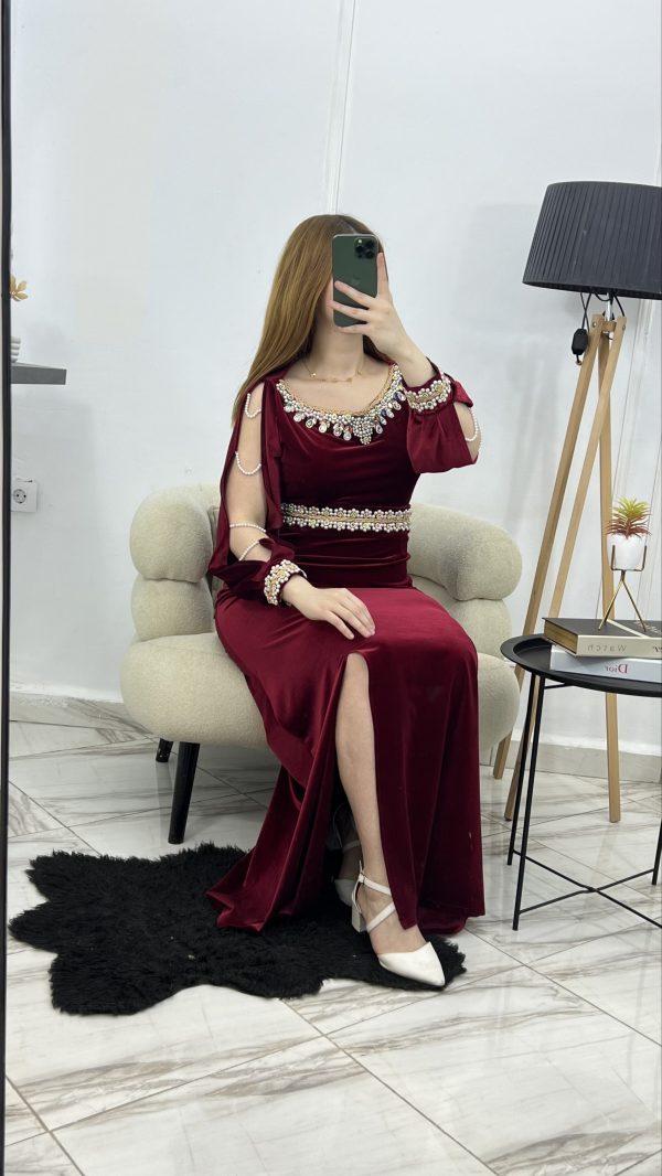 Veloria — Robe Longue en Velours avec Détails Strass