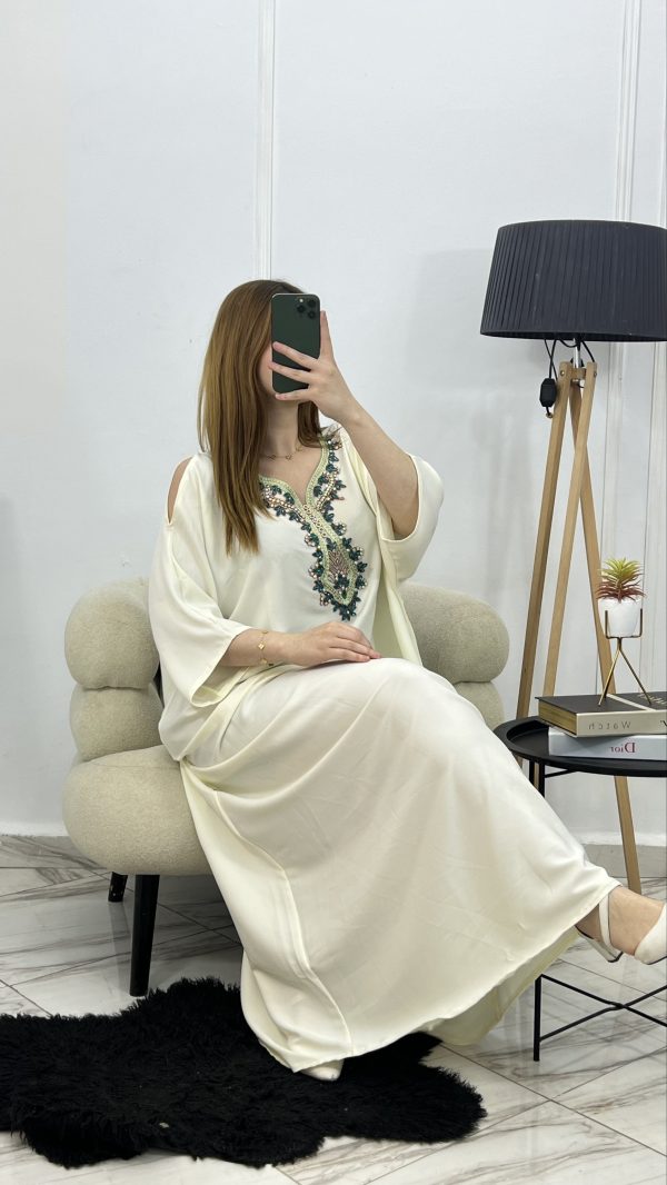 Émeraude — Robe Traditionnelle Chic avec Détails Strass