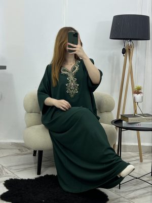 Émeraude — Robe Traditionnelle Chic avec Détails Strass