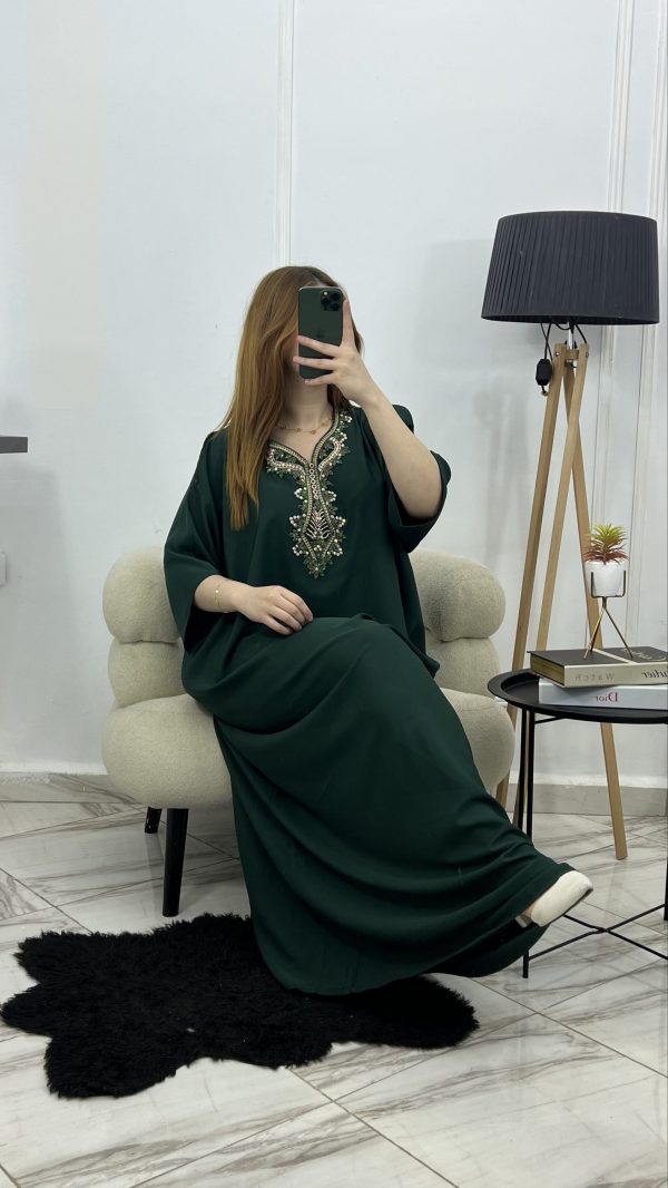 Émeraude — Robe Traditionnelle Chic avec Détails Strass