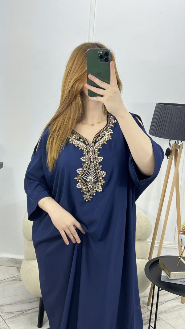 Émeraude — Robe Traditionnelle Chic avec Détails Strass