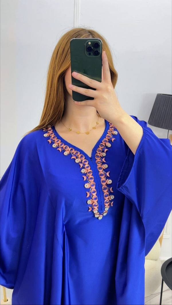 2026/02/1000186151.png Butterfly Dress – Robe ample élégante en satin plasma brodé