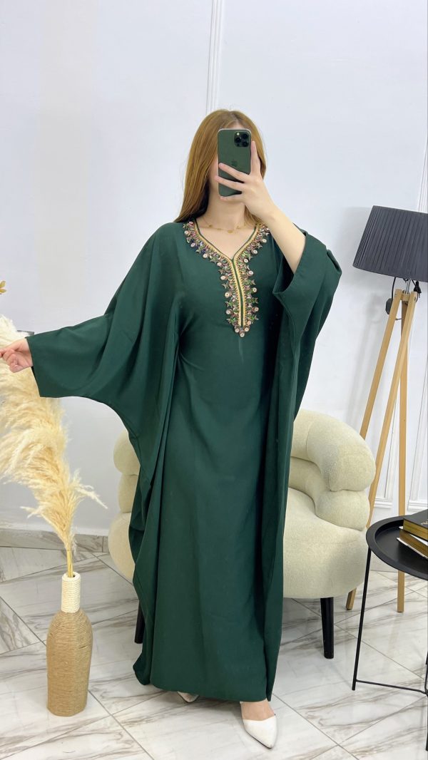 2026/02/1000186173-scaled.jpg Butterfly Dress – Robe ample élégante en satin plasma brodé