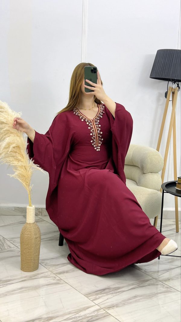 2026/02/1000186174-scaled.jpg Butterfly Dress – Robe ample élégante en satin plasma brodé