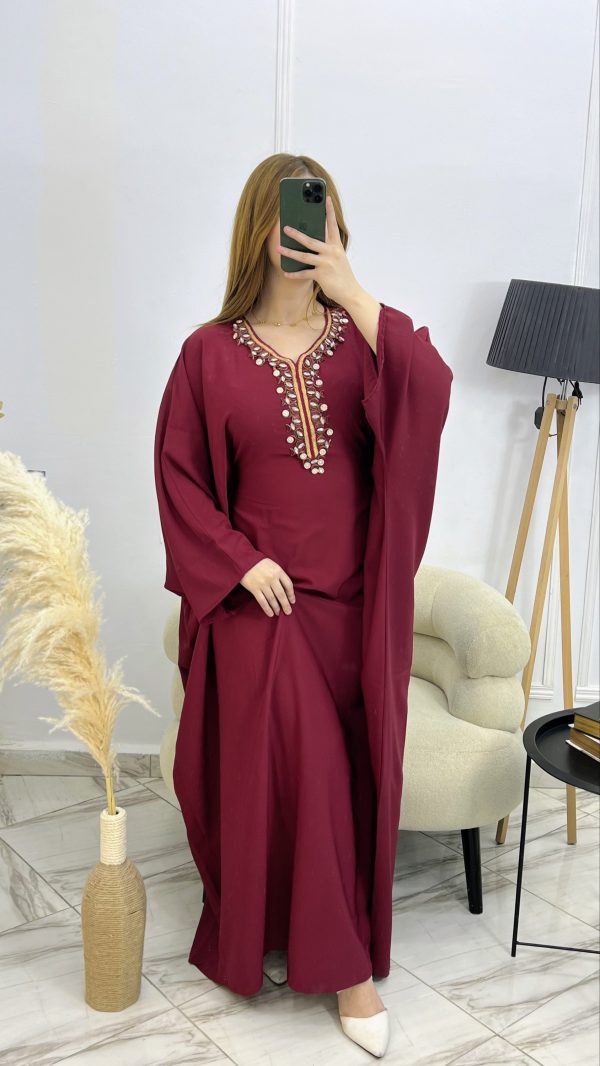 2026/02/1000186175-scaled.jpg Butterfly Dress – Robe ample élégante en satin plasma brodé