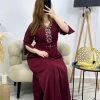 Robe "Ilyana" – Chic Moderne & Taille Cintrée avec Strass Multicolores